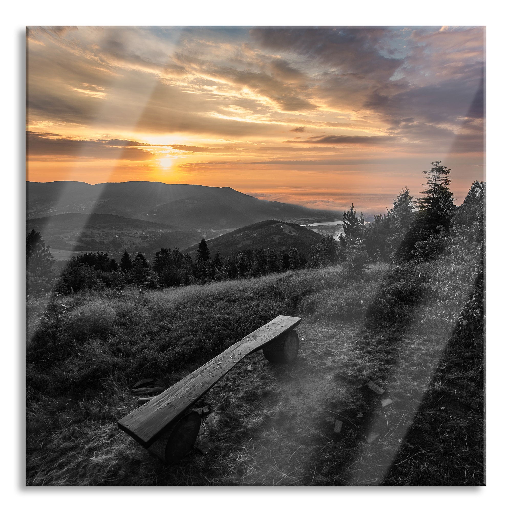 Bank auf Berggipfel bei Sonnenuntergang B&W Detail, Glasbild Quadratisch Im Angebot