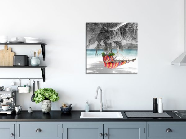 Bunte Hängematte am Traumstrand B&W Detail, Glasbild Quadratisch Jetzt online – Bild 3