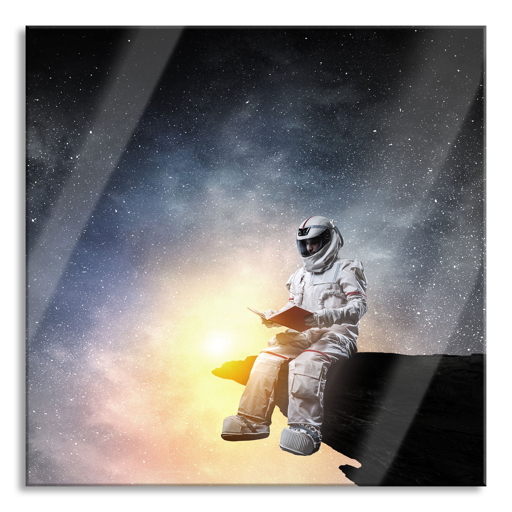 Lesender Astronaut auf Vorsprung vor Galaxie B&W Detail, Glasbild Quadratisch Rabatt
