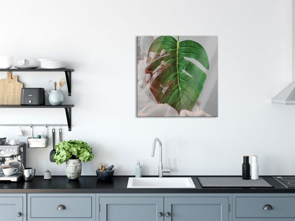 Monstera Blatt mit Pastelwolke B&W Detail, Glasbild Quadratisch Online-Verkauf – Bild 3